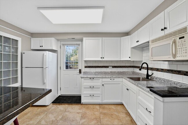 Building Photo - 1036 Guerin Rd