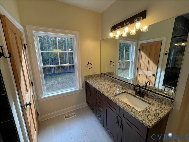 Building Photo - 2948 Pineview Dr