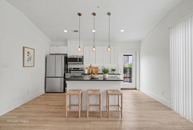 Building Photo - 2217 N Fitzhugh Ave