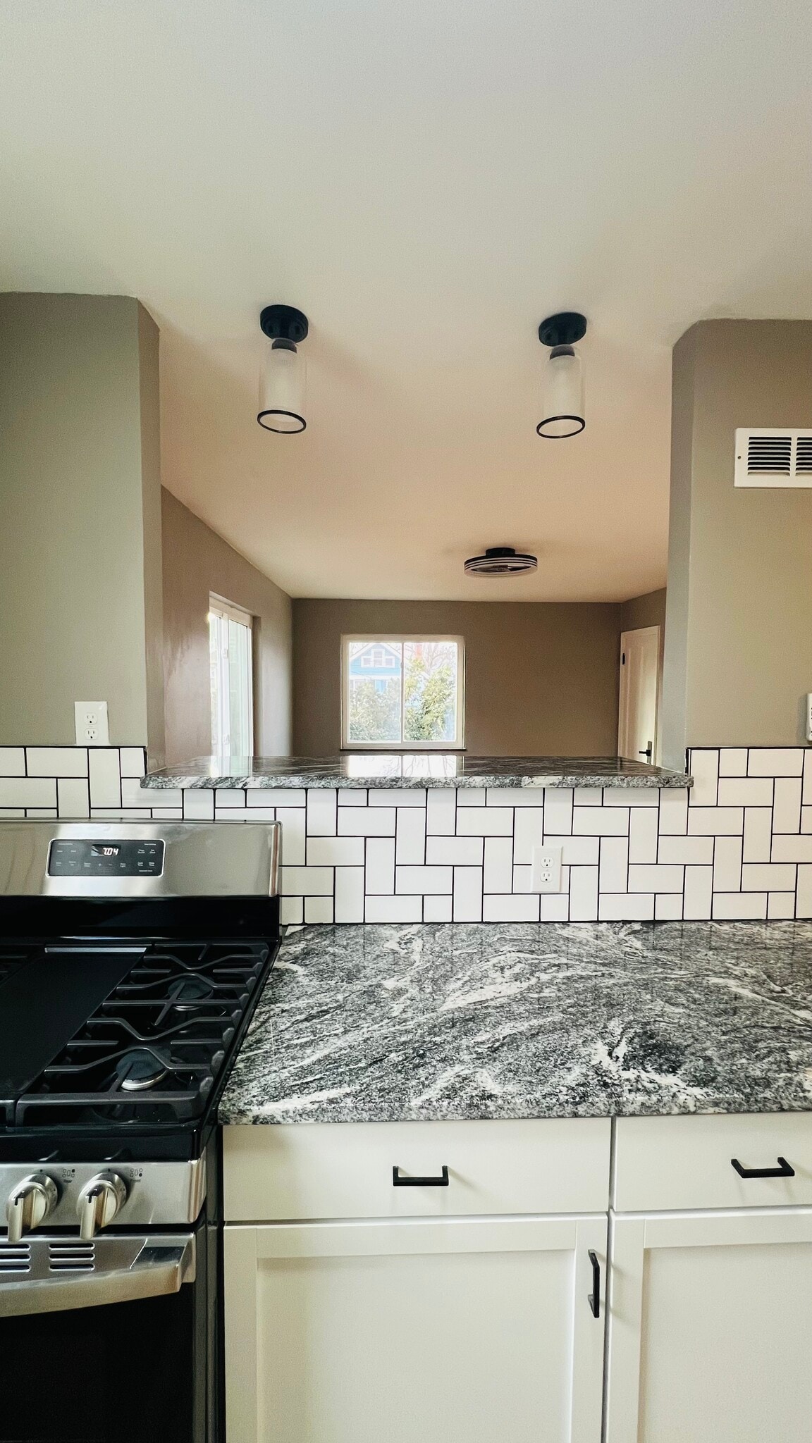 Building Photo - 3938 Hazel Ave