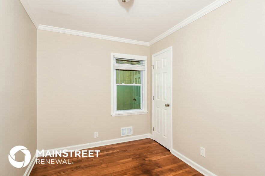 Building Photo - 598 Oakside Dr SW