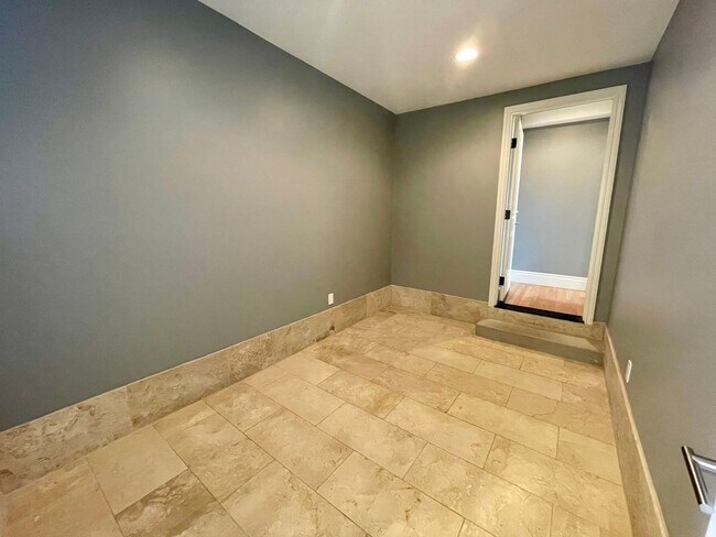 Building Photo - Stylish 2BD Golden Hill Gem | A/C, Bonus R...
