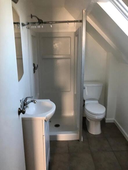 Building Photo - 7 Old Orchard Ln