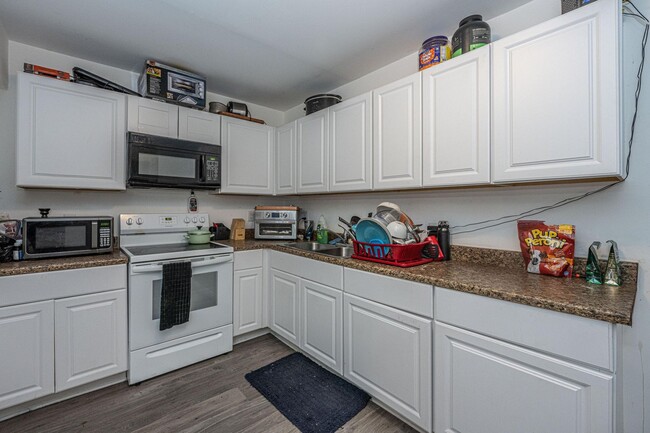 Building Photo - Condo