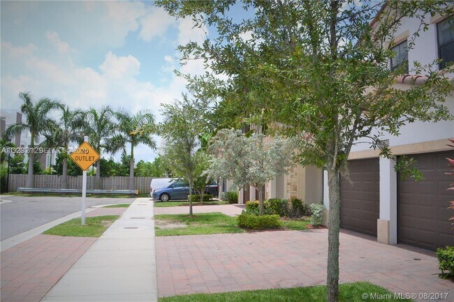 Building Photo - 6930 NW 106th Ave