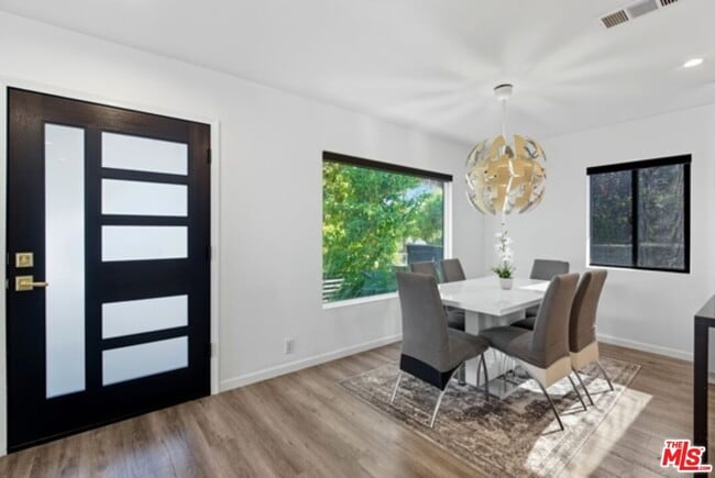 Building Photo - 10915 Ayres Ave