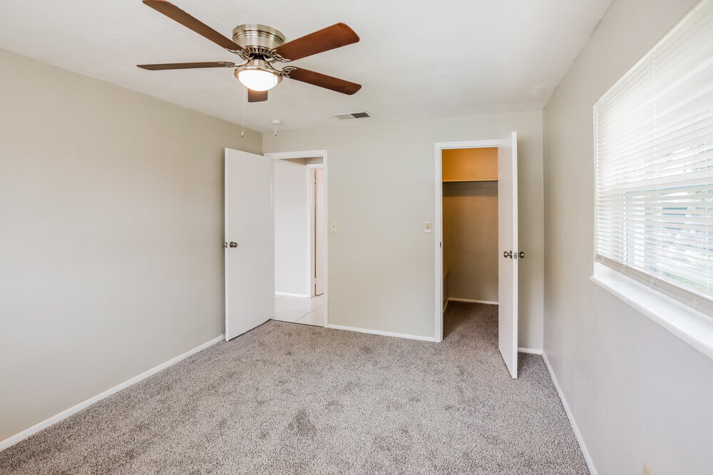 Building Photo - 6885 NW 27th Ct