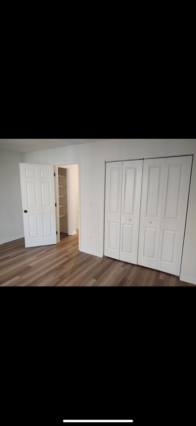 Building Photo - 3945 Briarhill Dr