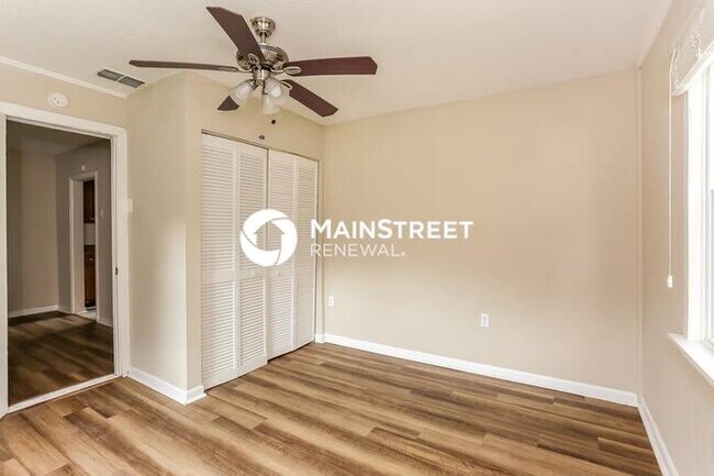 Building Photo - 3 Bedroom Pet-Friendly Home in Jacksonvill...