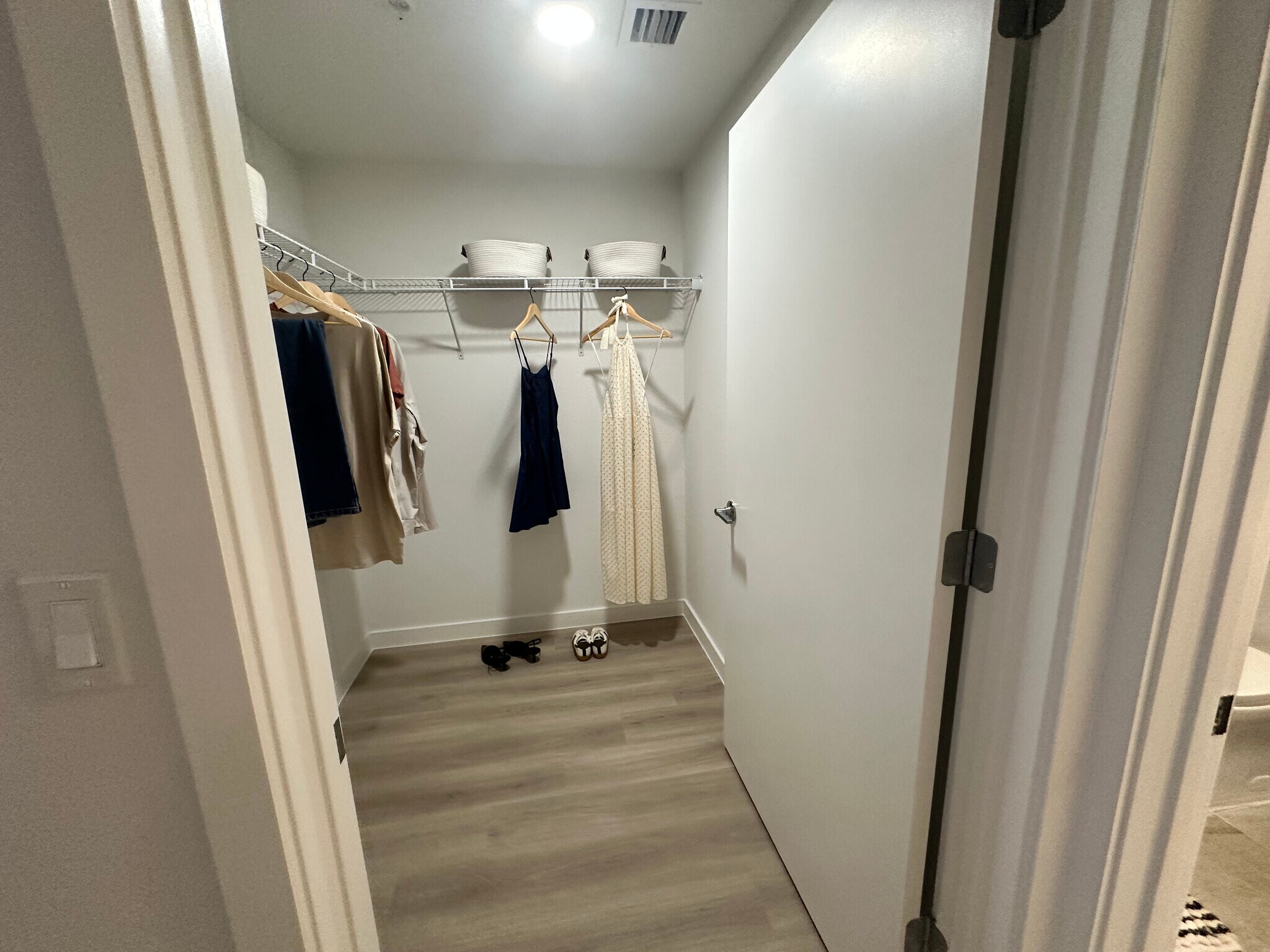 Building Photo - 801 NW 39th Ct