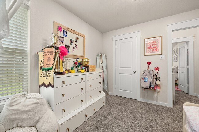 Building Photo - 2505 Bernadino Dr