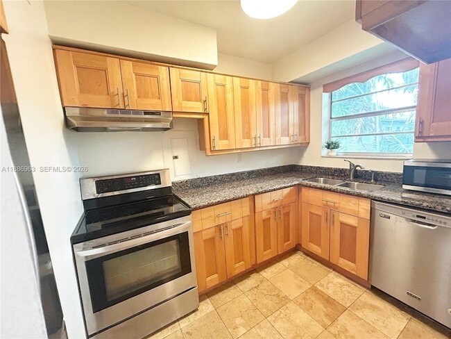 Building Photo - 7865 SW 57th Ave