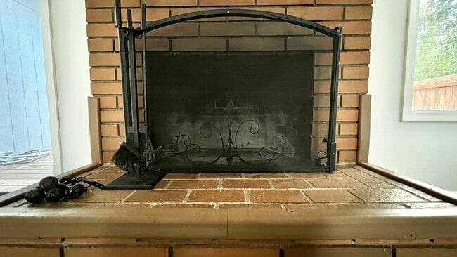 Building Photo - Charming 3-Bed, 2-Bath Retreat!