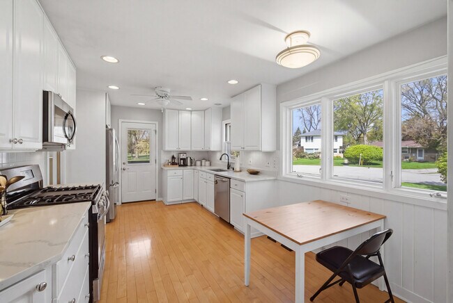 Building Photo - 1322 Brook Ln