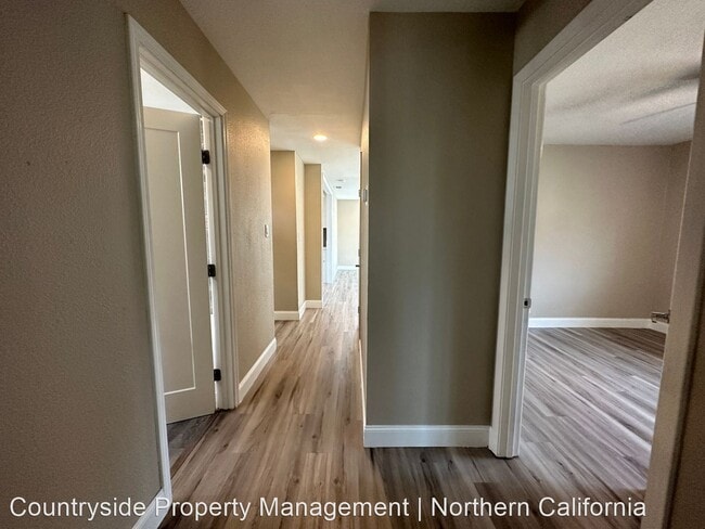 Building Photo - 3 br, 2 bath House - 2201 Eicher Ave