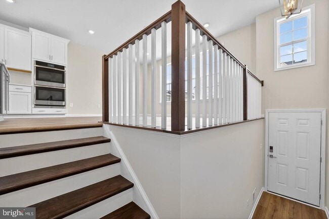 Building Photo - 2914 Lewis and Clark Ave