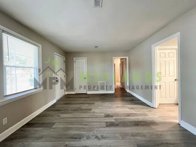 Building Photo - 6811 Doby Dr