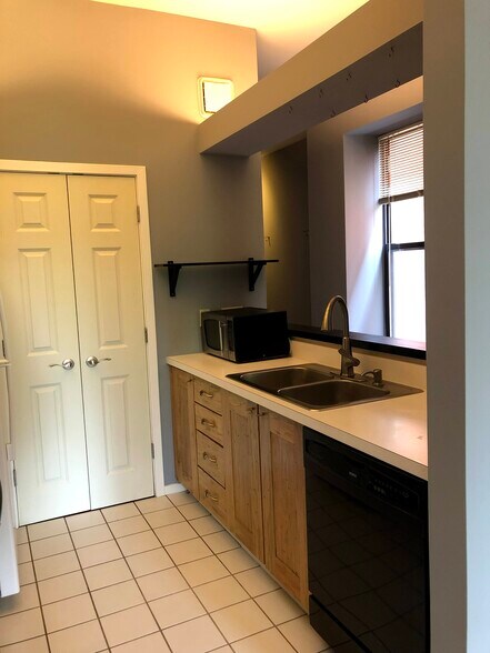 Kitchen looking towards front hall and pantry with washer-drier - 4496 Maryland Ave