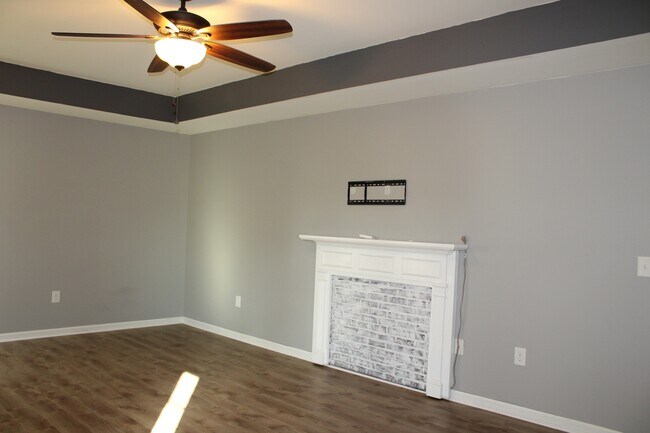 Building Photo - 138 Lyonshall St