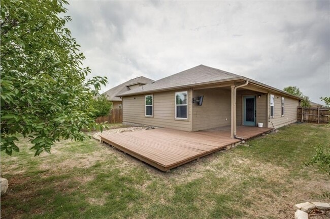 Building Photo - 405 Camellia Dr