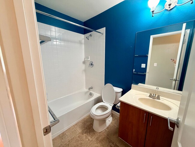 Building Photo - Spacious 3-Bedroom Townhome in Nohona at Mililani Mauka Available Now!