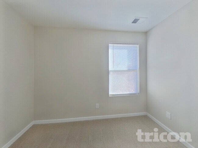 Building Photo - 1418 Kings Grove Dr