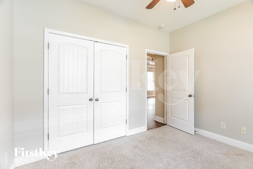 Building Photo - 20815 Sandy Dr