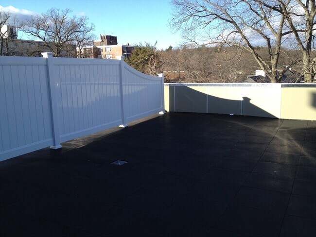Building Photo - 321 Hammond Pond Pkwy
