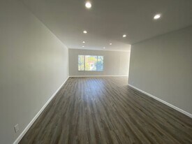Building Photo - Peerless Apartments