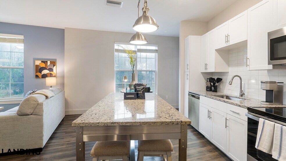 Building Photo - 5885 Lakehurst Dr
