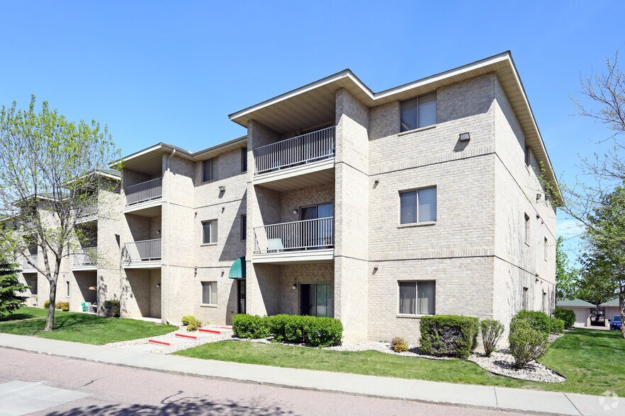 LEXINGTON ESTATES 5107 S Marion Rd Sioux Falls SD 57106 Apartment