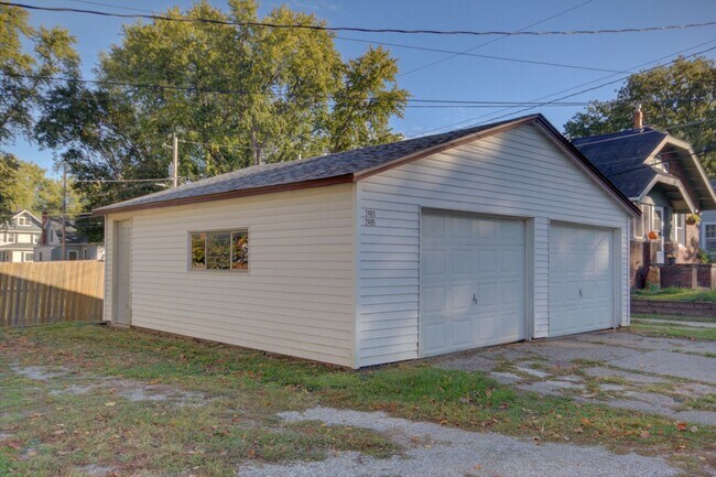 Building Photo - SL NIE2405