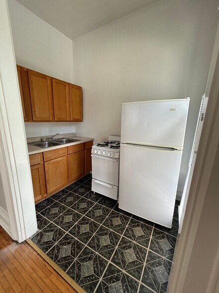 Building Photo - 212 Tinkler St