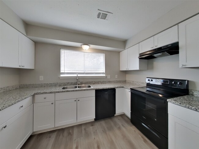 Building Photo - 17526 Jolly Boat Dr