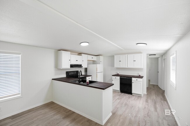 Building Photo - 16869 Lea Cir