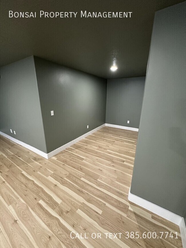 Building Photo - 4554 N Mt Ellen St