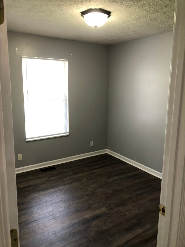 Building Photo - 3435 Sandpiper Dr