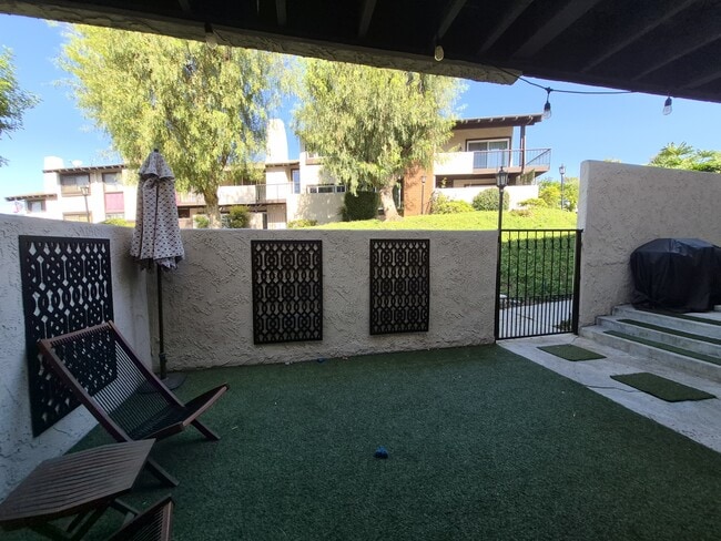 Building Photo - 5313 Sevilla Ct