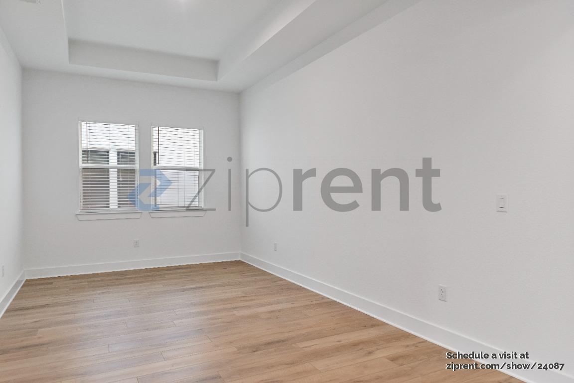 Building Photo - 616 Hallwood Dr