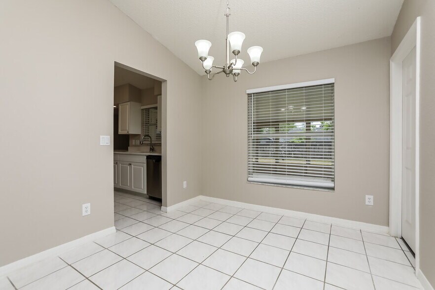 Building Photo - 8129 Cloverglen Cir