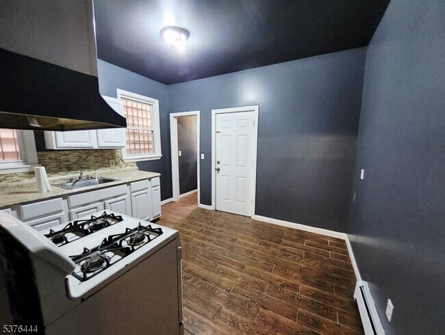 Building Photo - 116 Smith St