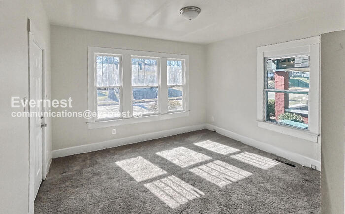 Building Photo - 3920 39th Ave N