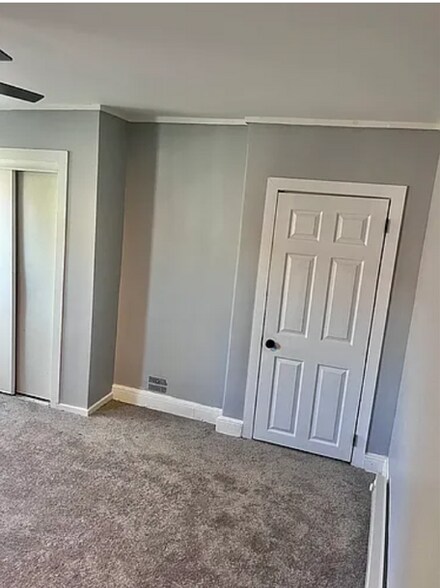 Building Photo - 820 W 7th St