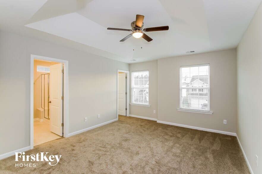 Building Photo - 820 Redbud Ln