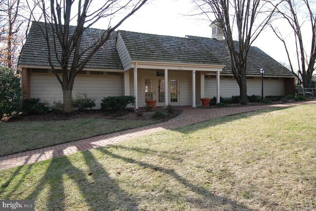 Building Photo - 10940 Brewer House Rd