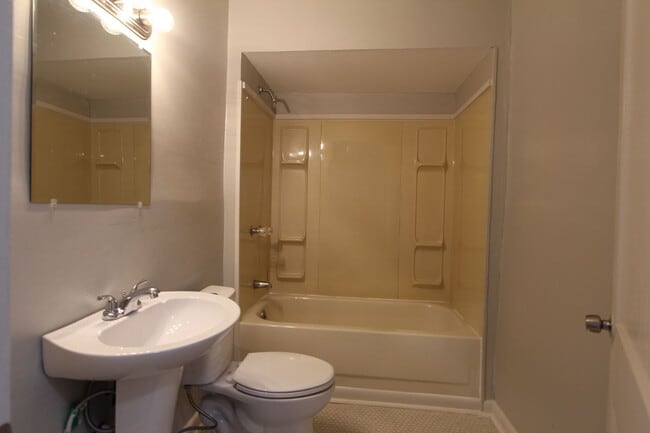 Building Photo - New On The Market with Fresh Updates!!