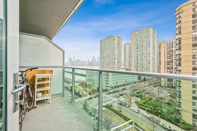 Building Photo - 20 Newport Pkwy