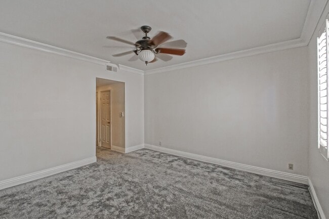 Building Photo - NICELY REMODELED, 2BR2.5BA, 1700 SQ FT CON...