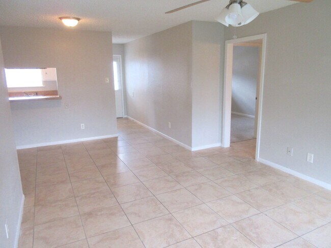 Building Photo - Spring Branch Condo  ALL BILLS PAID!