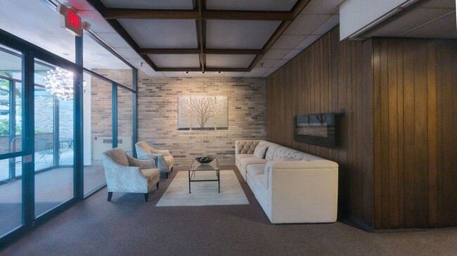 Building Photo - **CONCESSION IS APPLIED ON THE LAST MONTH OF A 12 MONTH LEASE**